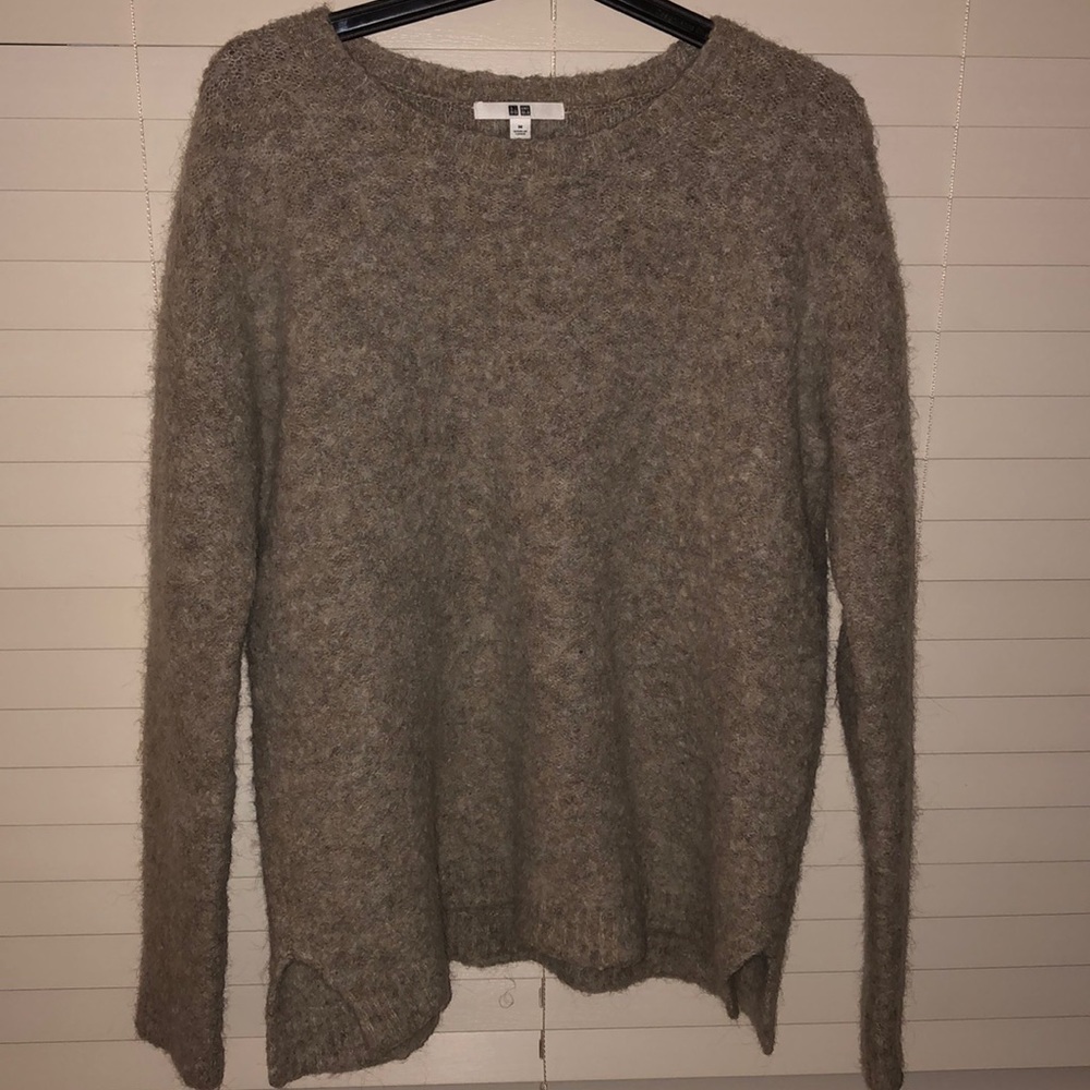 uniqlo gray/beige sweater